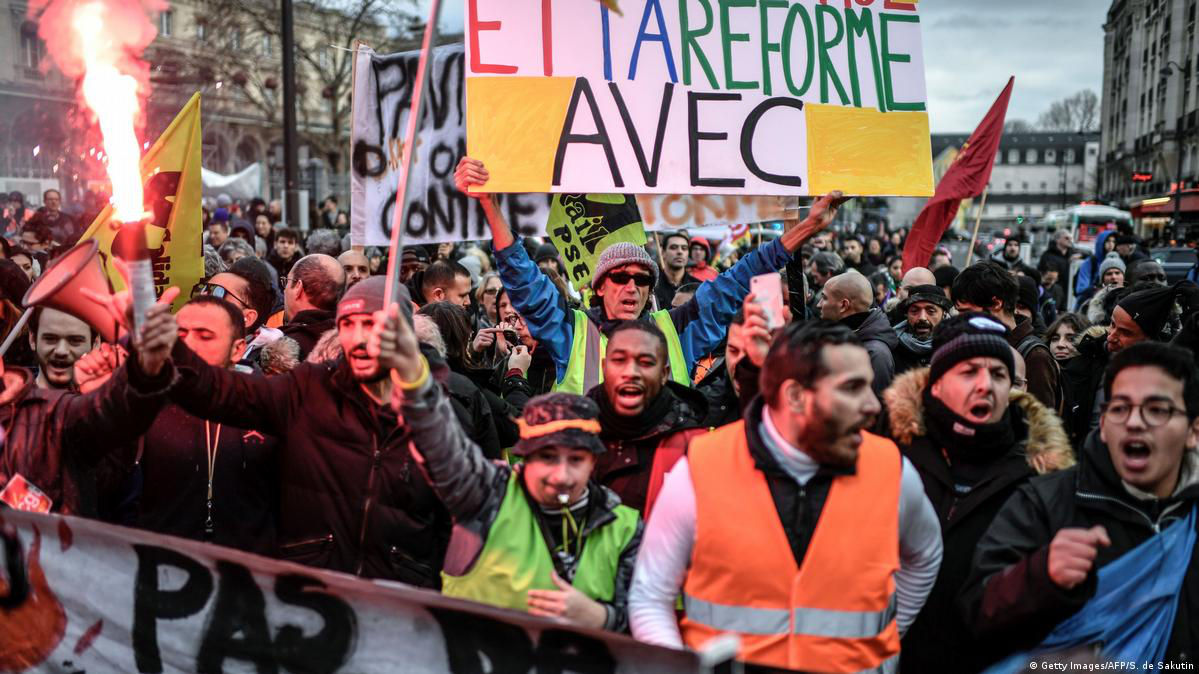 Во Франции готовят новый протест против пенсионной реформы. Фото: dw.com