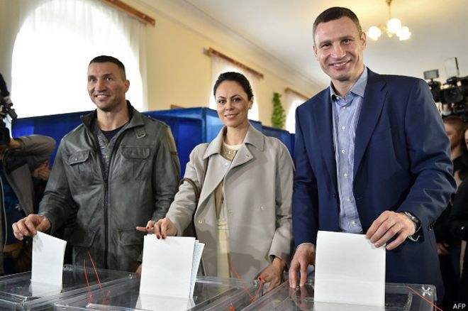 Кличко набирает 40,4% голосов избирателей. Фото: afp.com
