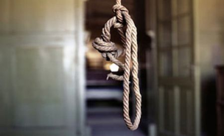 Cadavrul a fost găsit de soţia sa, care a sunat imediat la 902 şi a solicitat ajutorul oamenilor legii. Foto: aradon.ro