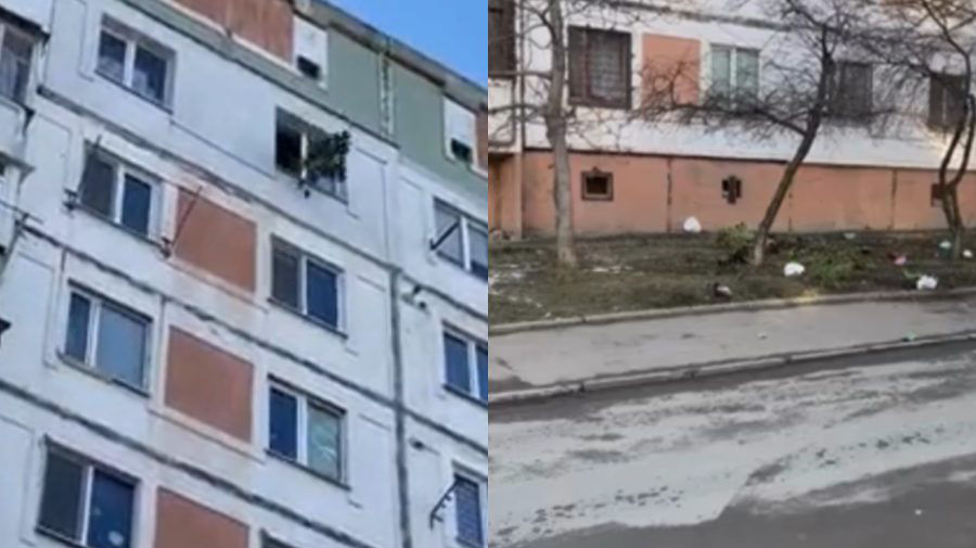 На Чеканах из окна дома выбрасывают мусор и комнатные растения.