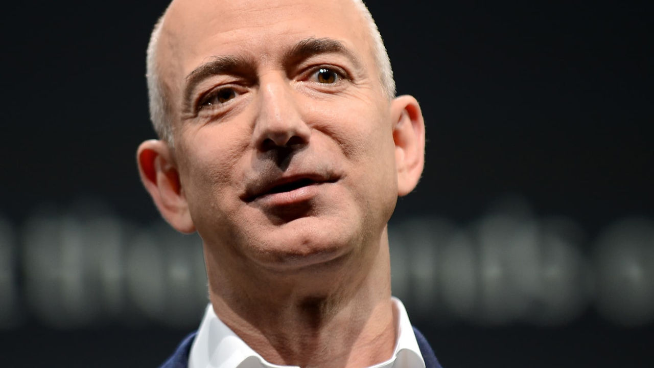 Jeff Bezos și OpenAI au investit 400 de milioane de dolari în dezvoltarea AGI.