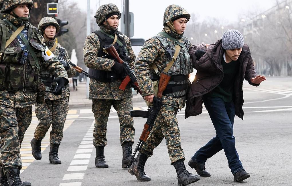 В Алматы по подозрению в участии в беспорядках задержали более 2 600 человек.