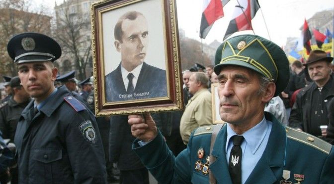 В Раде хотят вернуть Бандере звание Героя Украины.