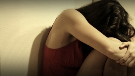 Este drama prin care a trecut o tânără de 19 ani, care a reuşit într-un final să fugă din mâna agresorului.
