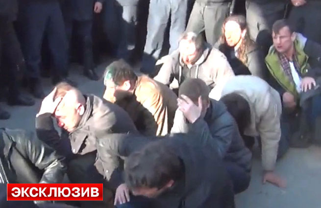 На митинг в Харькове вышло более 15 тысяч горожан. Они потребовали проведения референдума за федерализацию Украины.