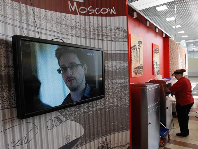 Прошел ровно месяц после того, как беглый контрактор американских спецслужб Эдвард Сноуден получил в России временное убежище.