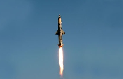 Пуск ракеты был осуществлен с полигона Чандипур в восточном штате Одиша на максимально рассчитанную дальность 350 км. Фото: EPA/STR