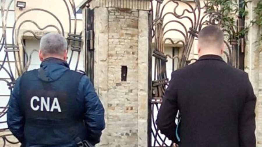 НАЦ обнародовал запись разговора адвоката-коррупционера: Деньги отдали кому надо.