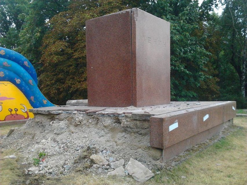 Городские и районные власти отрицают свою причастность к инциденту.