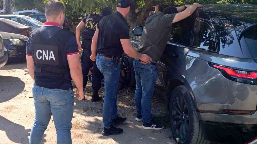 Жителя Кишинева задержали при получении взятки в 500 евро.