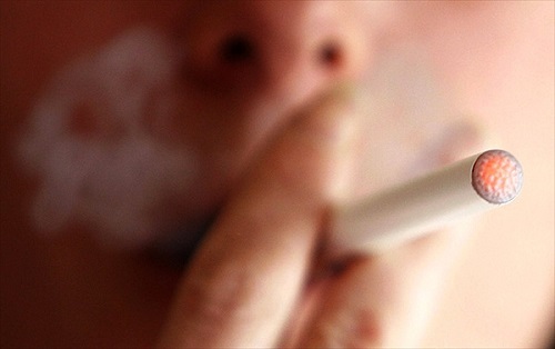 Так как электронные сигареты разрешено курить практически где угодно, люди все чаще их используют.