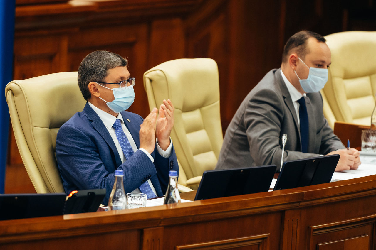 Опубликован список подарков, полученных Гросу: библии, иконы, скатерть.