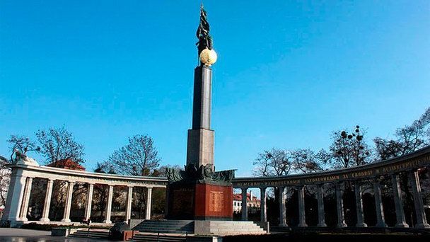 Власти Австрии включили камеры наблюдения для безопасности памятника советским солдатам.