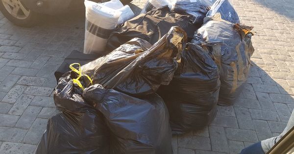 Таможенная служба пресекла попытку контрабанды крупной партии одежды и обуви. 