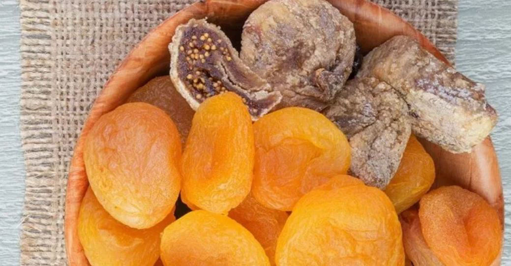 Названы два продукта, которые опасно употреблять после 60 лет.
