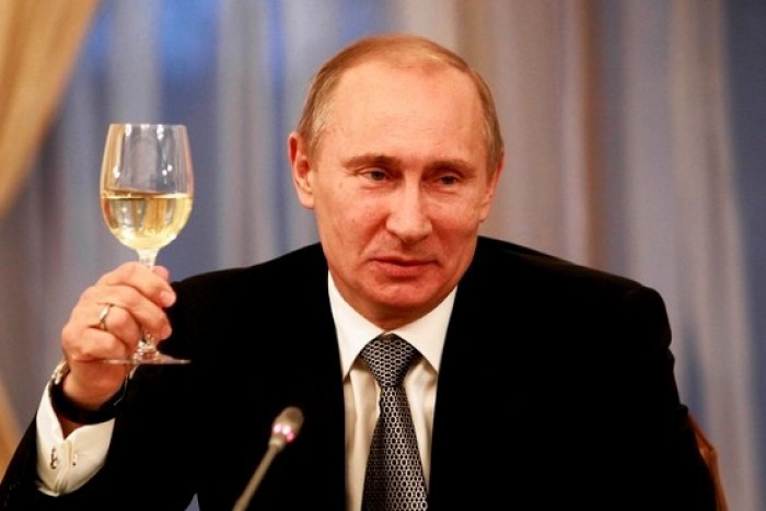 Putin susține că, Franţa sau Italia, ţări cu bogate tradiţii de vinificaţie şi de consum a vinului, nu vor accepta nicio sticlă cu băuturile noastre.