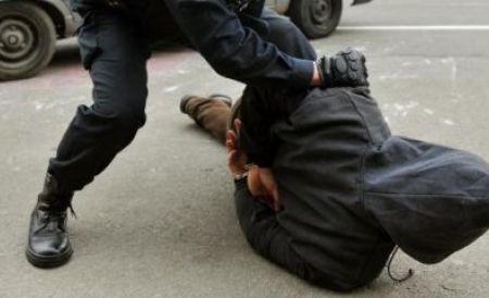Poliţia a reţinut cinci suspecţi în cazul bătăii soldate cu decesul unui tânăr, noaptea trecută, pe strada Mirceşti, în preajma unei cafenele din sectorul Râşcani al capitalei.