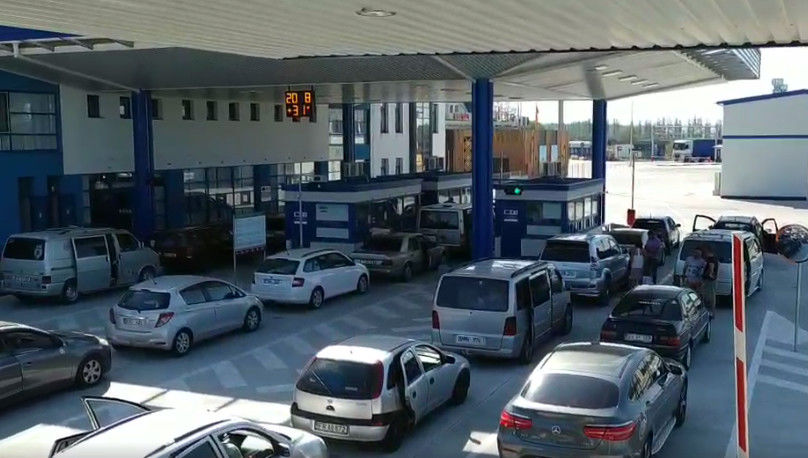 На КПП Паланка вырос поток транспорта.