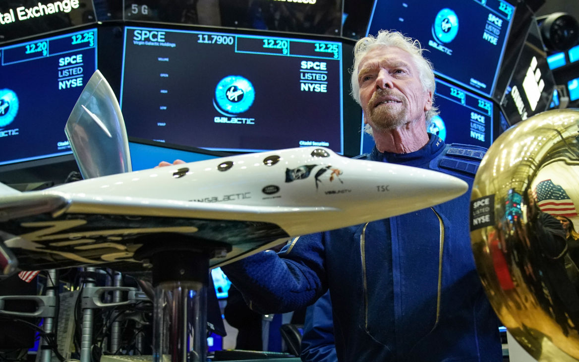 Акции Virgin Galactic рухнули после временного запрета на полёты космолётов.
