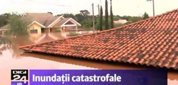 Aproape 10.000 de localnici au fost obligaţi să fugă din case pentru că riscau să piară înecaţi.