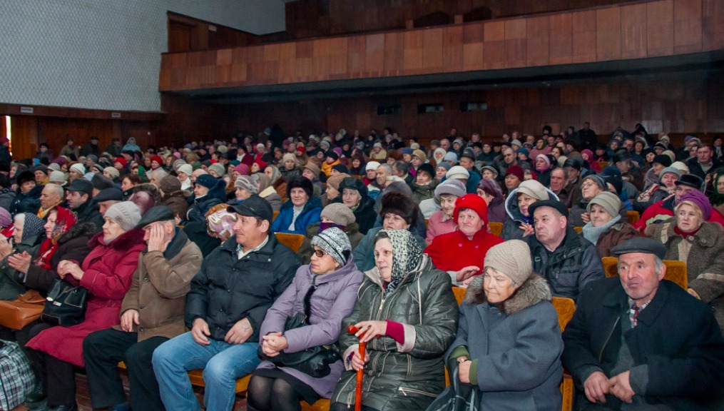 Жители Кагула получили социальные карточки от "Партии Шор".