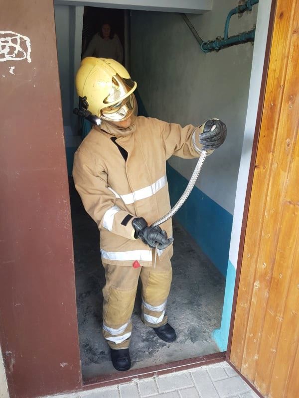 В Каушанах в подъезде жилого дома обнаружили змею.