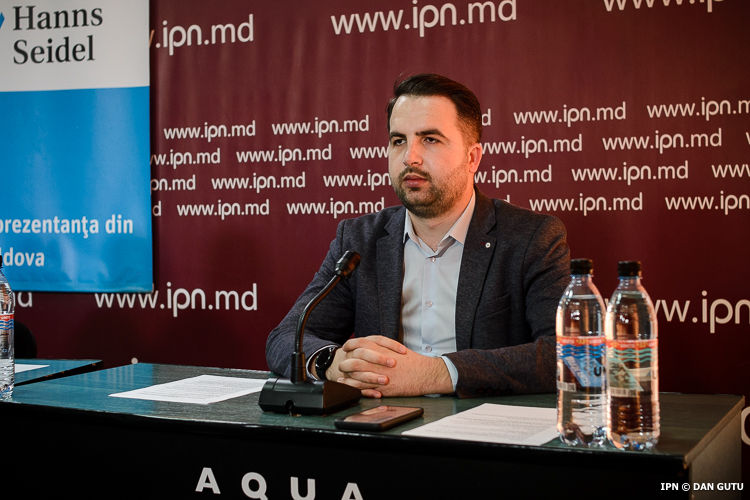 Руководитель группы в рамках Института европейских политик и реформ Михай Могылдя.