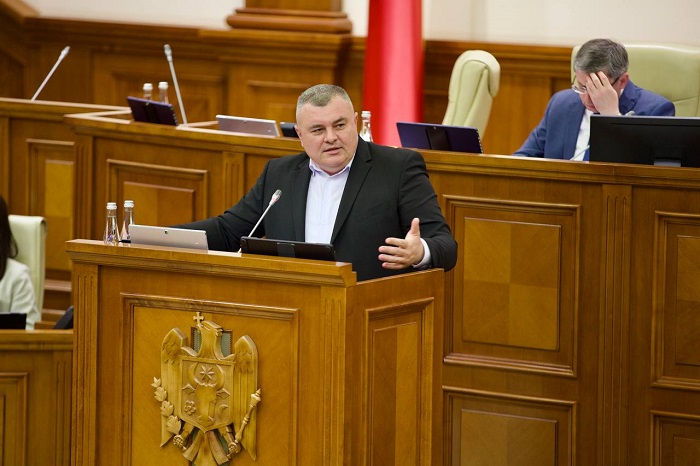 Novac: Pentru criza energetică plătesc cetățenii, dar câștigă intermediarii.
