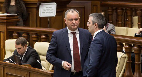 „Nu vom susține și ne vom opune vehement unor asemenea tentative de a viola Constituția Republicii Moldova”, a menționat vicepreședintele democrat Sergiu Sîrbu ca urmare a întrevederii cu membrii delegației.