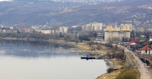 В Сороках подъездные пути перекроют бетонными плитами.