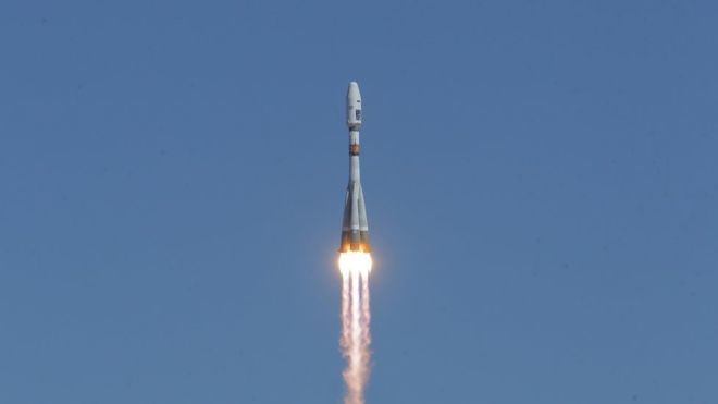 Спутник будет находиться на орбите в течение месяца, после чего сгорит в атмосфере.