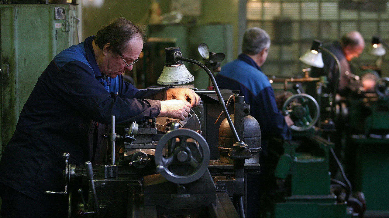 Productivitatea muncii în Moldova stagnează de câțiva ani, în timp ce costul muncii s-a dublat.