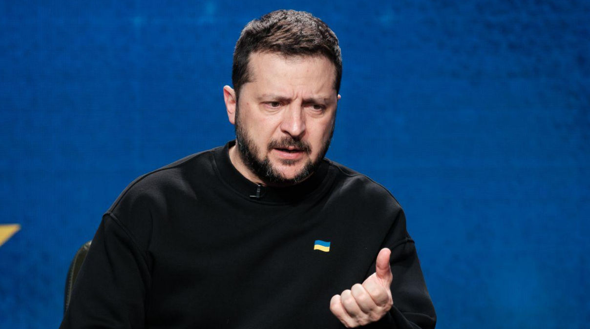Зеленский: Пока нет давления партнеров относительно прекращения защиты Украины.