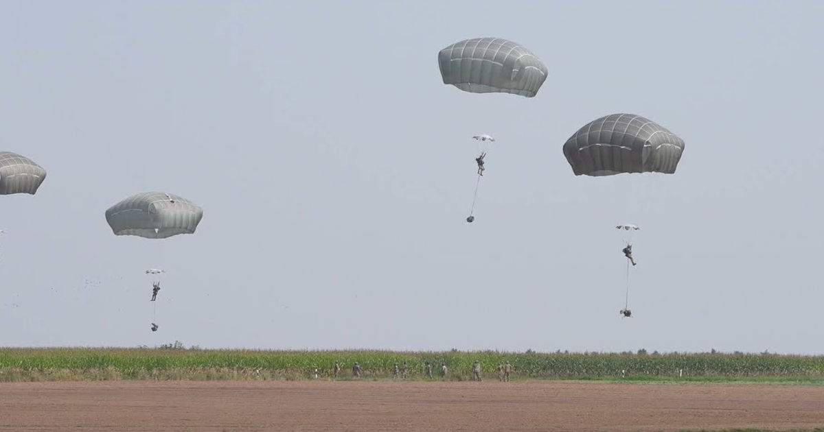 NATO a arătat imagini cu soldați care aterizează în cinci țări ale Alianței și în Moldova.
