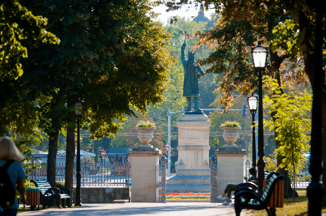 В столице начинается новый этап реконструкции двух площадей. Фото: Point.md.