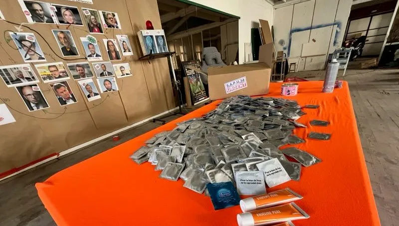 Un bărbat din Franța a trimis deputaților 600 de prezervative pentru ca aceștia să „nu se înmulțească”.