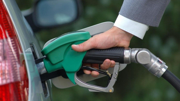 Preţul maxim pentru un litru de benzină crește cu 63 de bani, iar pentru un litru de motorină - cu 44 de bani. Foto: regionsamara.ru