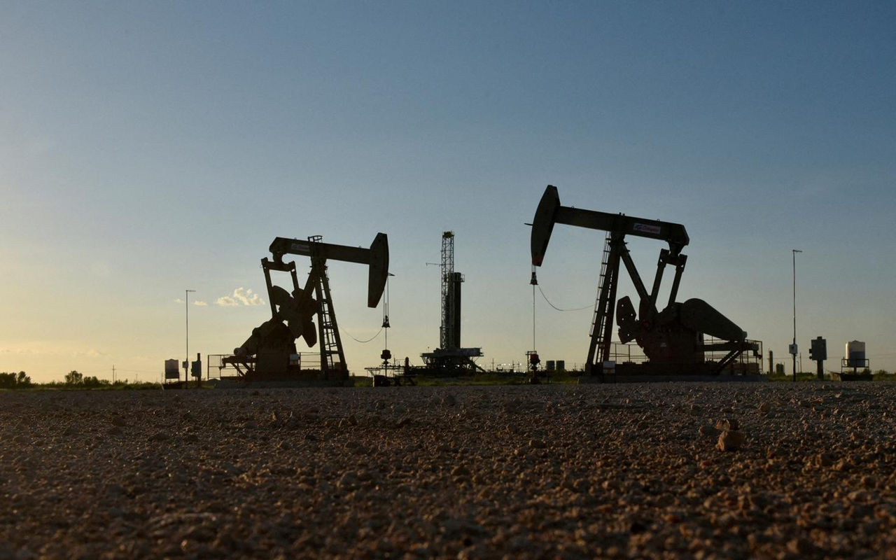 Цены на нефть вновь опустились после трехпроцентного подъема.