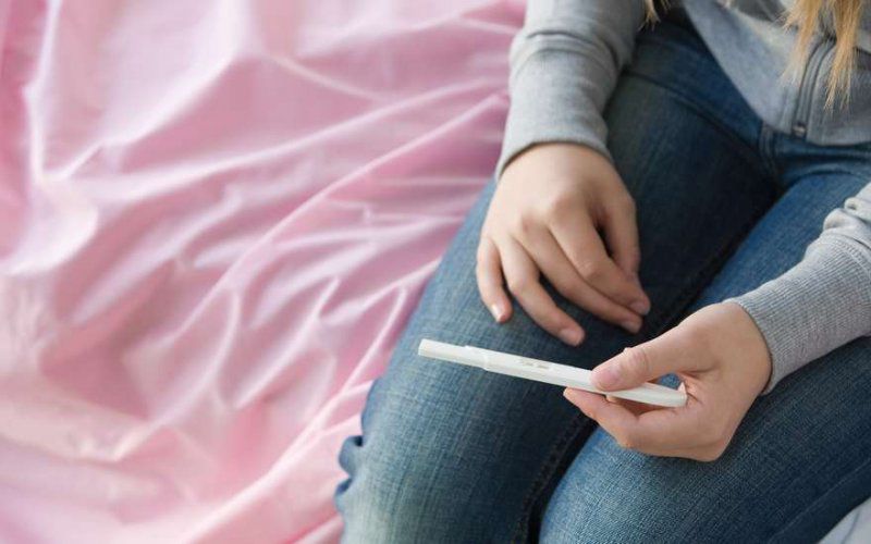 Чаше беременеют девушки из сельских районов.