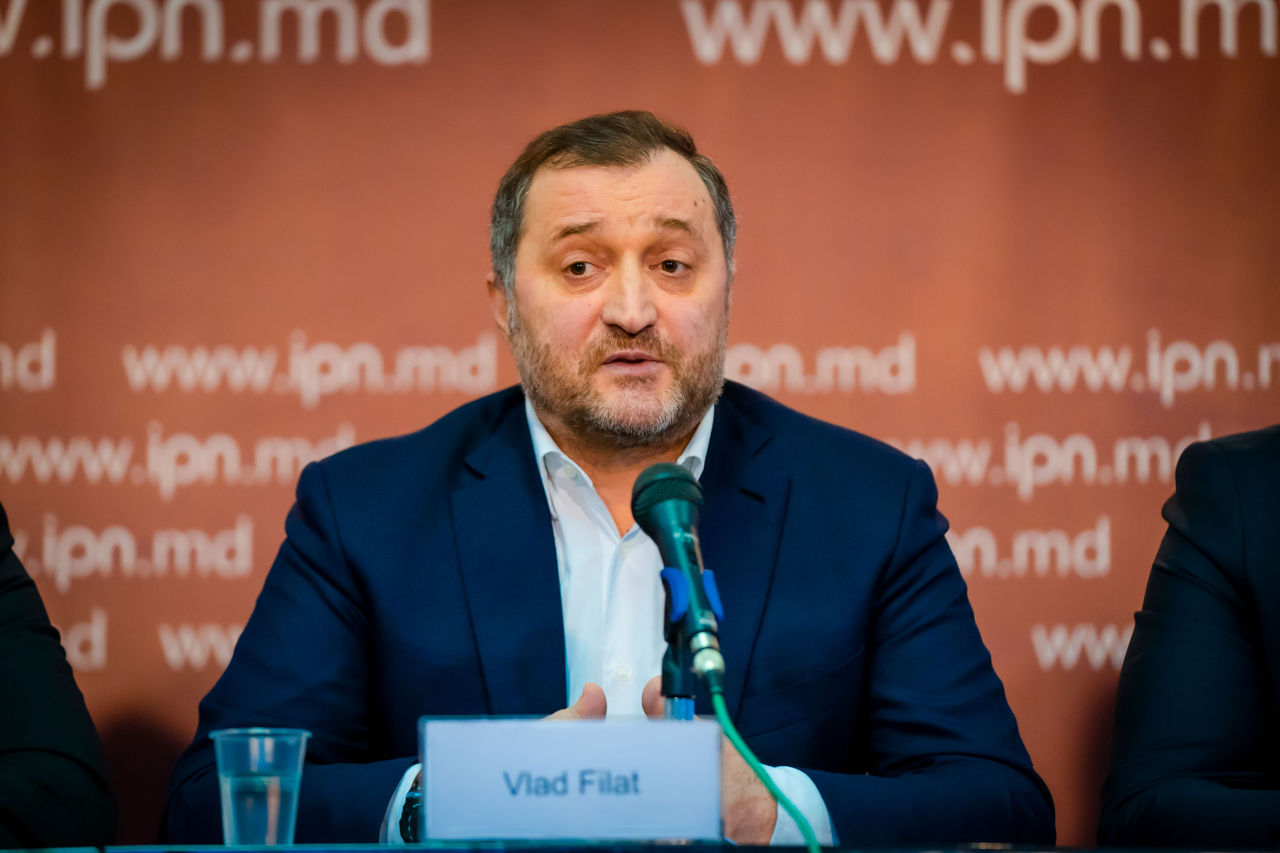Филат о повышении зарплат министрам: "Мера, господа, мера!".