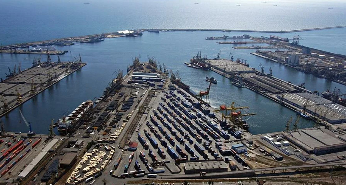 В Румынии закрыли все порты из-за сильного ветра.