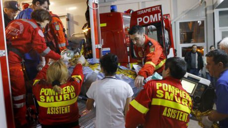 Numărul morţilor după incendiul de la "Colectiv" a ajuns la 43. Foto: voceatransilvaniei.ro