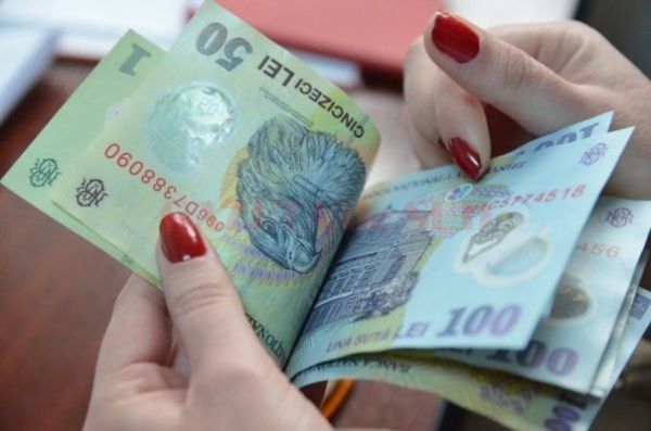 Românii au pensia socială minimă garantată majorată cu 30% de la 1 martie. 