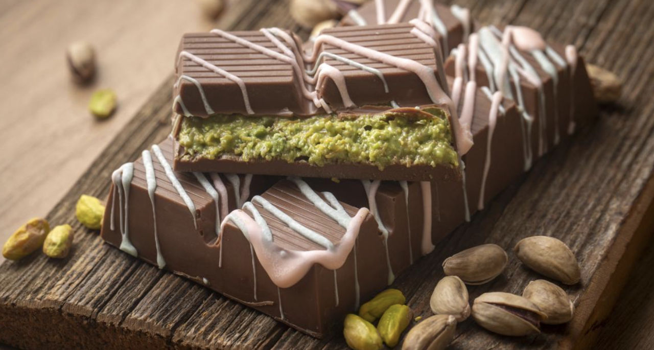 Диетолог раскрыл "пользу" дубайского шоколада и скрытую силу фисташек.