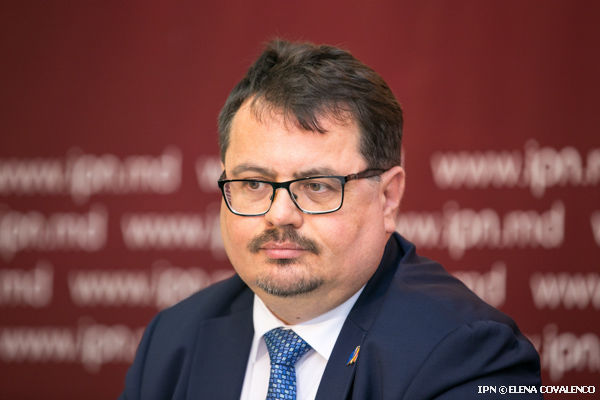 Глава представительства ЕС в Молдове Петер Михалко. 