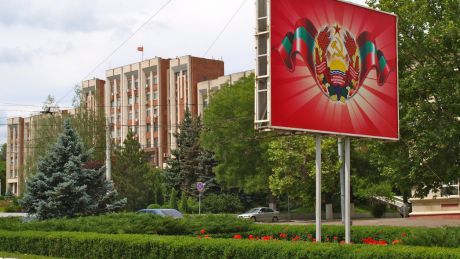 Salariile angajaţilor din industrie s-au redus în stânga Nistrului cu 20 la sută.