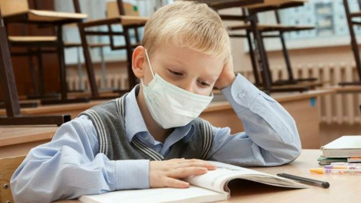 Увеличивается число учащихся, инфицированных коронавирусом.