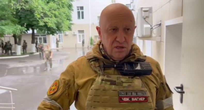 Пригожин: ЧВК Вагнера контролирует все военные объекты Ростова, в том числе аэродром 