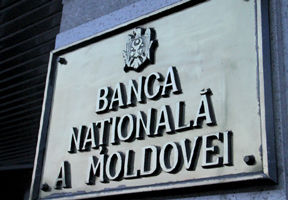 Ce se întâmplă cu cursul valutar în Moldova. Explicația experților