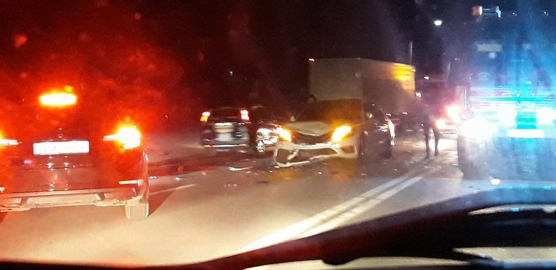 Серьезное ДТП в Оргееве: после столкновения двух Mercedes один оказался в кювете. Фото: zugo.md